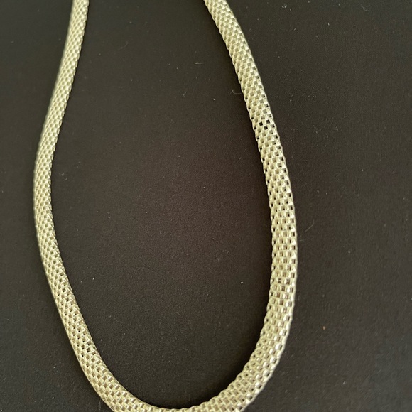 18” Sterling Silver mesh weave necklace. Beautifully crafted. Excellent cond. - Picture 2 of 3